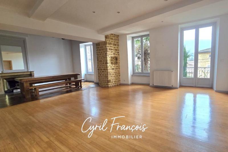 Maison - 212 m² - 8 pièces