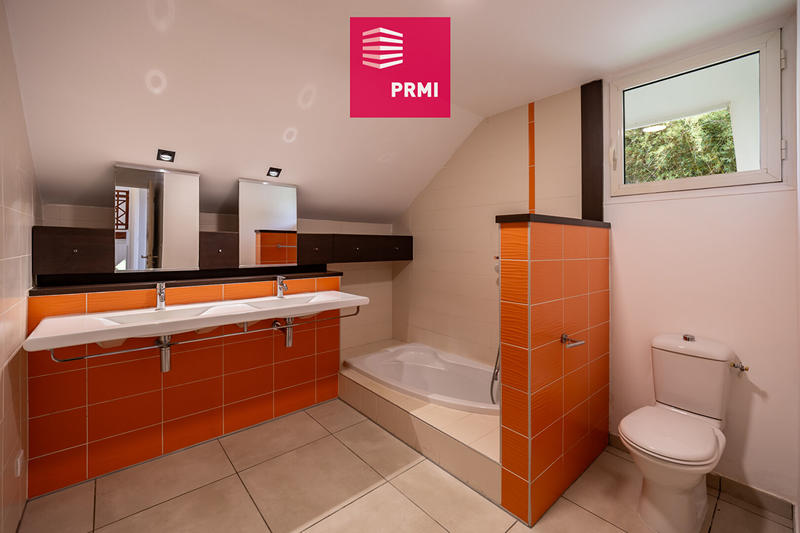 Maison - 220 m² - 5 pièces