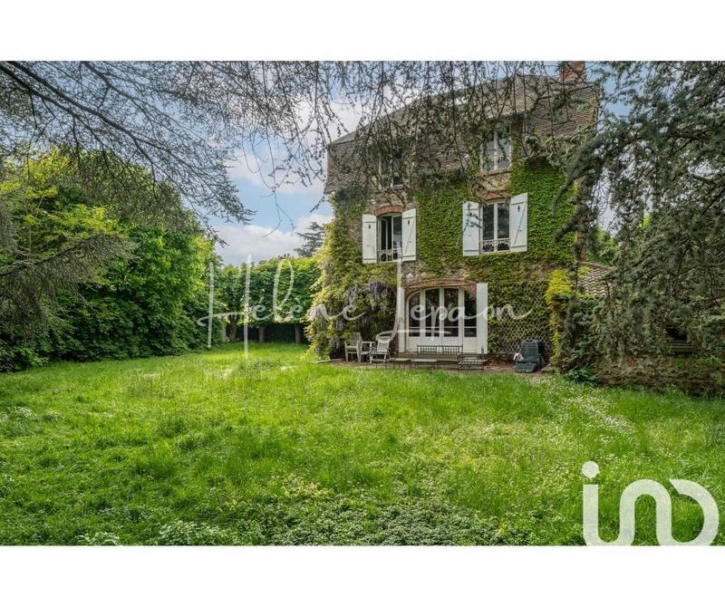 Maison - 240 m² - 10 pièces