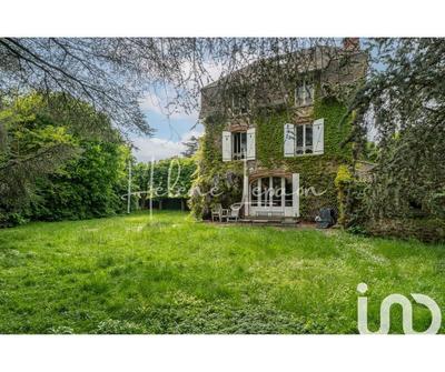Maison - 240 m² - 10 pièces