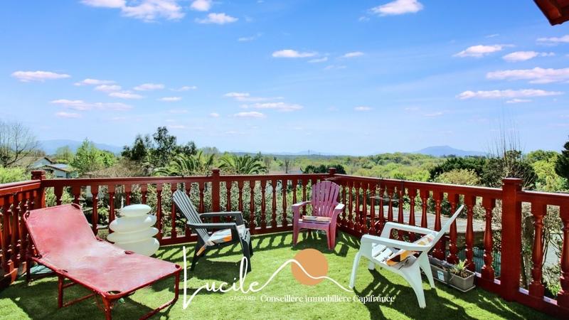 Maison - 235 m² - 9 pièces