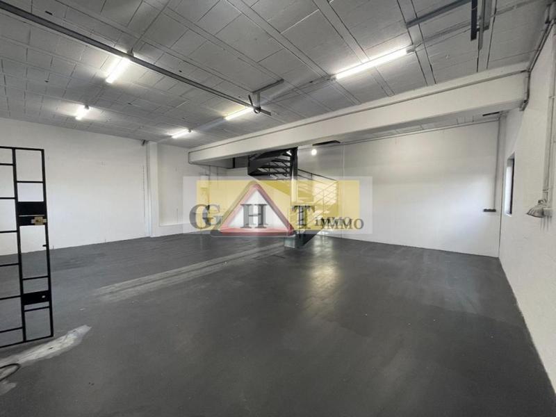 Entrepôt - 277 m²