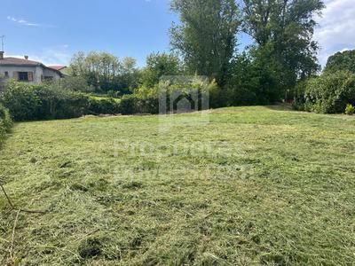 Terrain constructible - 1 000 m²