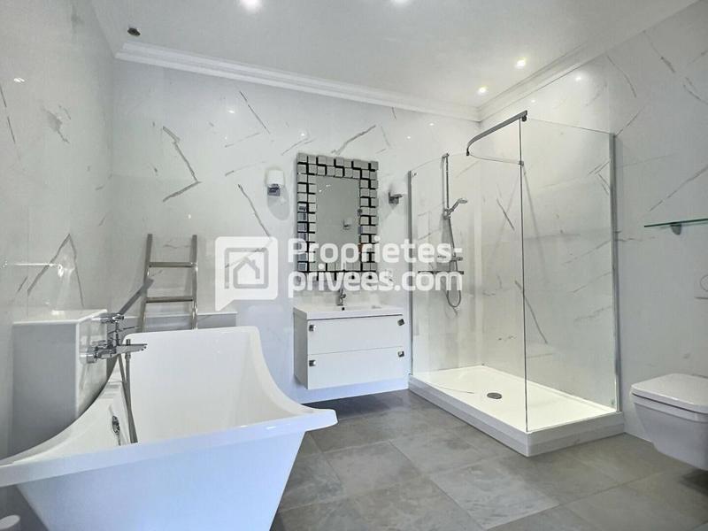 Demeure - 450 m² - 14 pièces