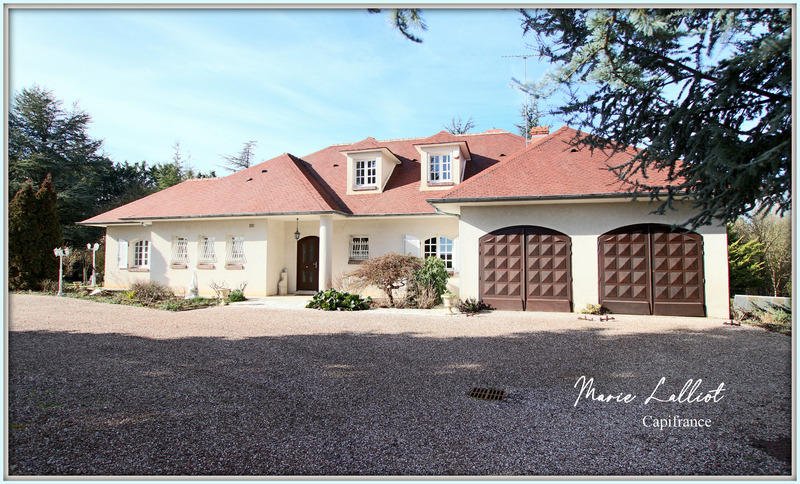 Maison - 343 m² - 12 pièces