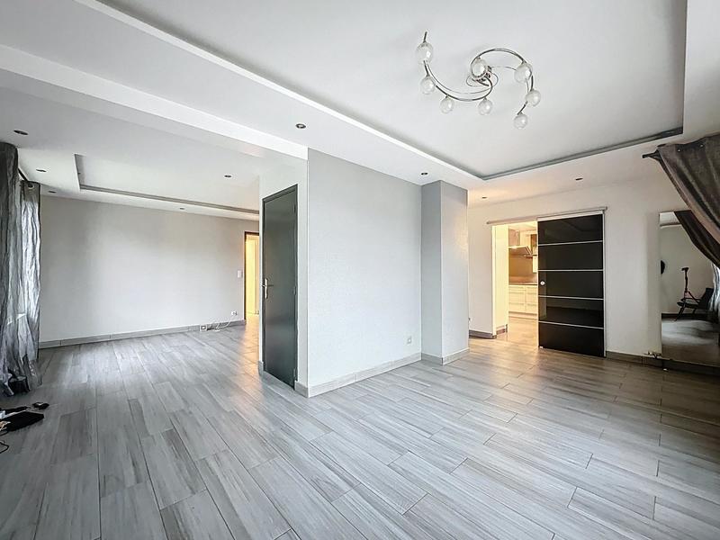 Maison - 177 m² - 7 pièces