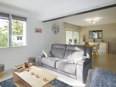 Villa - 100 m² - 5 pièces