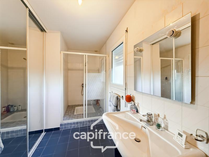 Maison - 284 m² - 10 pièces