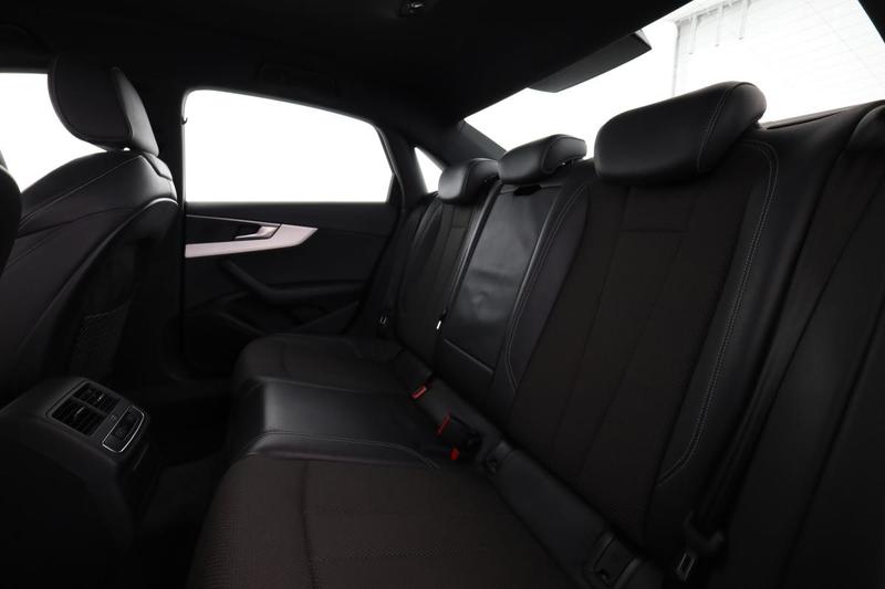 Audi A4 2.0 Tdi s line 150 ch