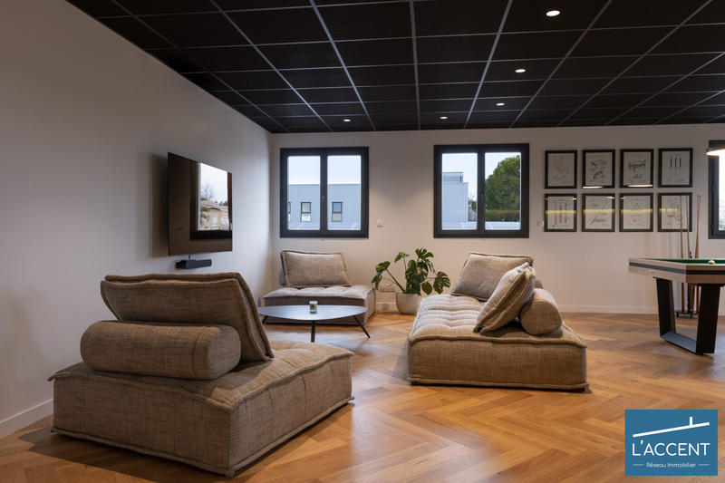 Bureau - 153 m² - 6 pièces