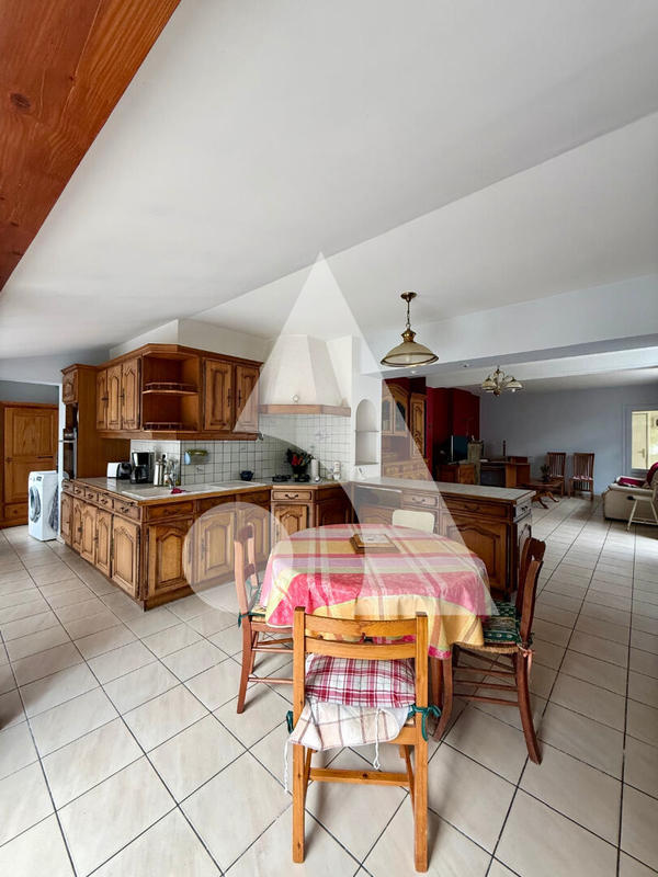 Maison - 180 m² - 7 pièces