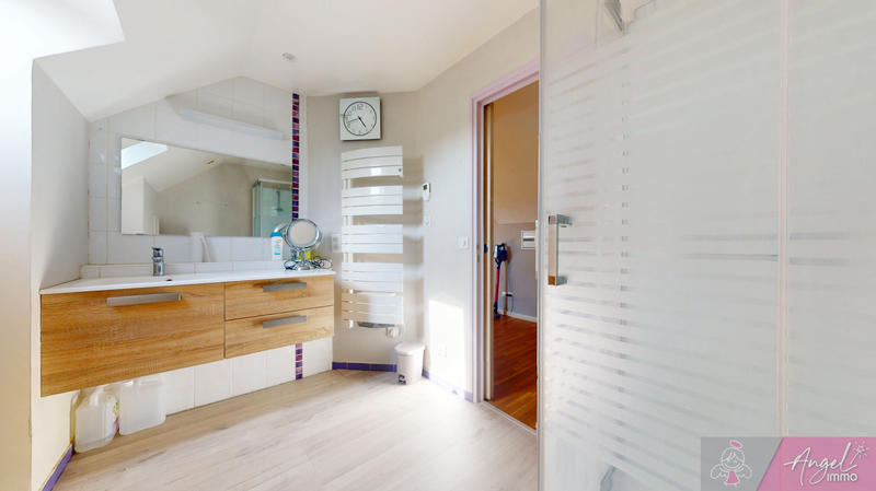 Maison - 230 m² - 9 pièces