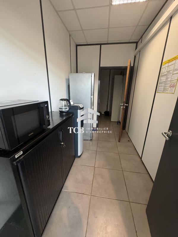 Local d'activités - 198 m²