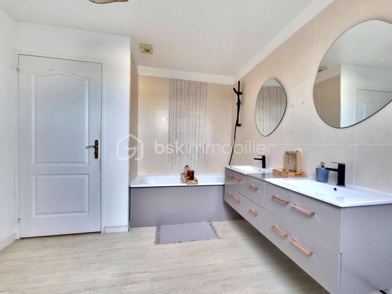 Maison traditionnelle - 98 m² - 4 pièces