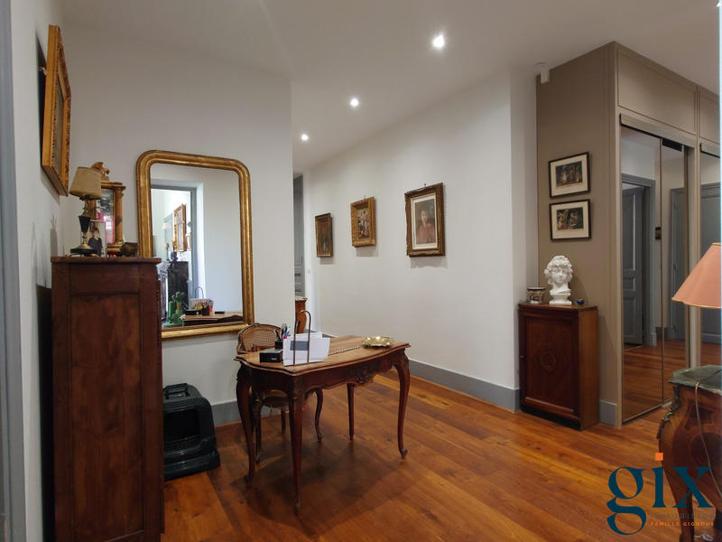 Appartement - 160 m² - 5 pièces