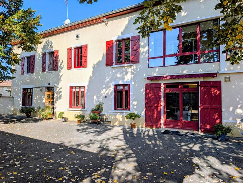 Maison - 238 m² - 8 pièces