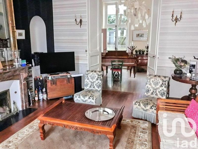 Maison - 325 m² - 10 pièces