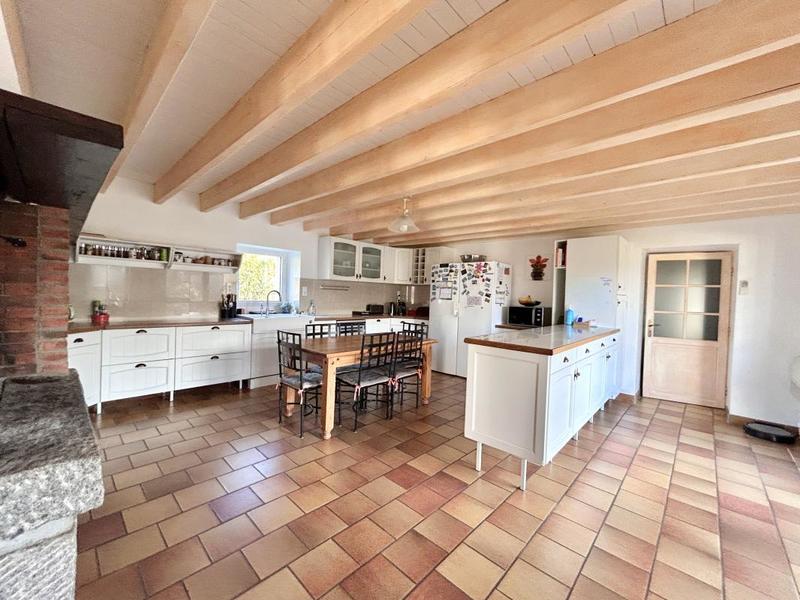 Maison - 243 m² - 8 pièces