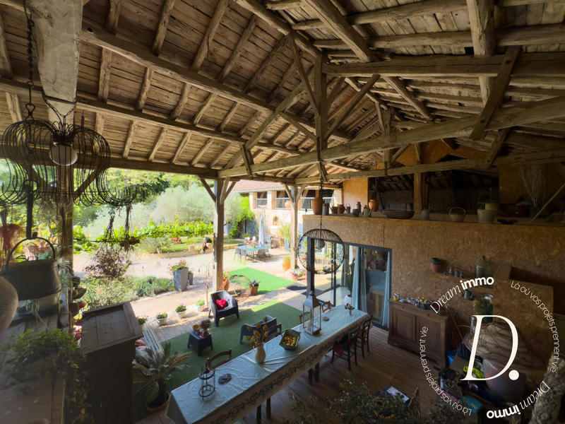 Maison - 260 m² - 7 pièces