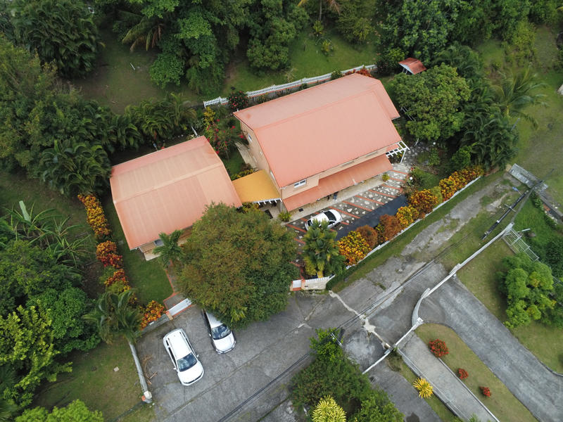 Maison - 239 m² - 9 pièces