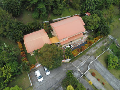 Maison - 239 m² - 9 pièces