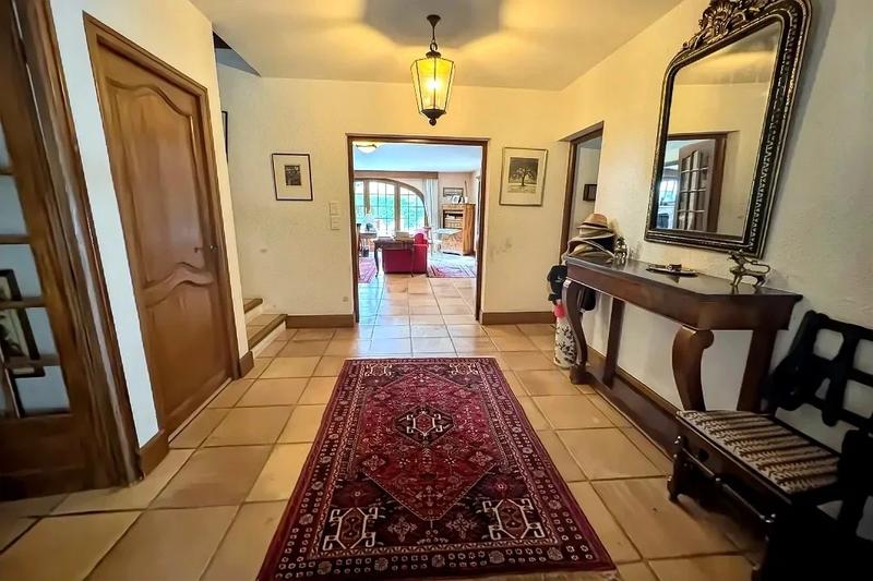 Propriété - 230 m² - 7 pièces