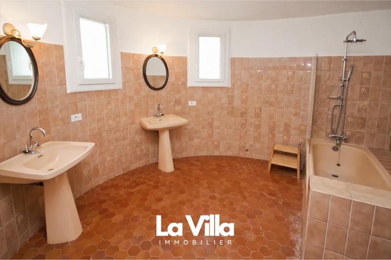 Maison - 366 m² - 14 pièces