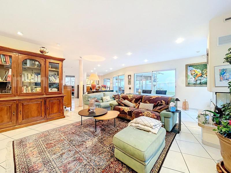 Maison - 180 m² - 5 pièces