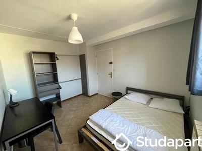 Chambre - 11 m² - 1 pièce