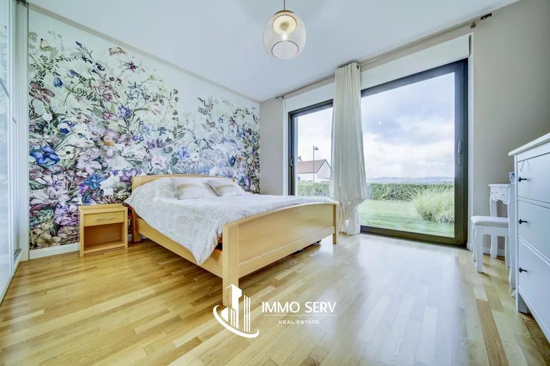 Maison - 245 m² - 9 pièces