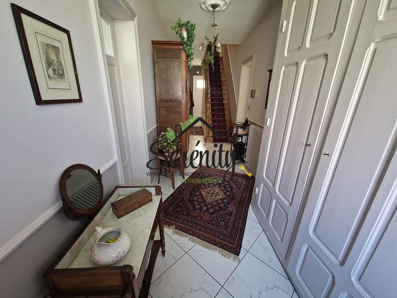 Maison - 287 m² - 10 pièces