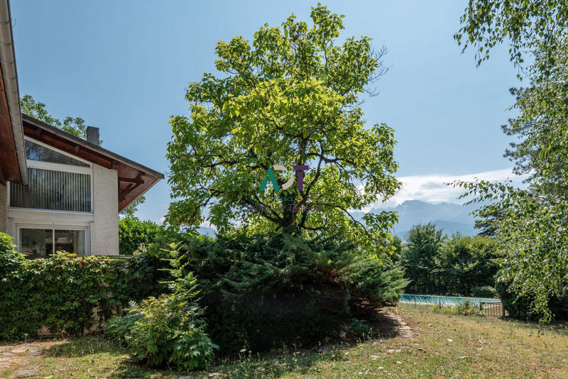 Maison - 286 m² - 9 pièces