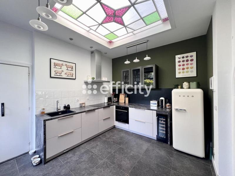 Maison - 201 m² - 8 pièces