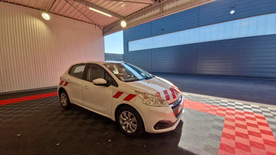 Peugeot 208 affaire Bluehdi 100 Ss Premium