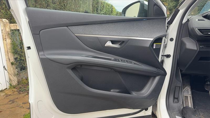 Peugeot 3008 1.2 PureTech 110 Eat6 Crossway