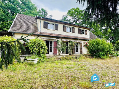 Maison - 330 m² - 8 pièces