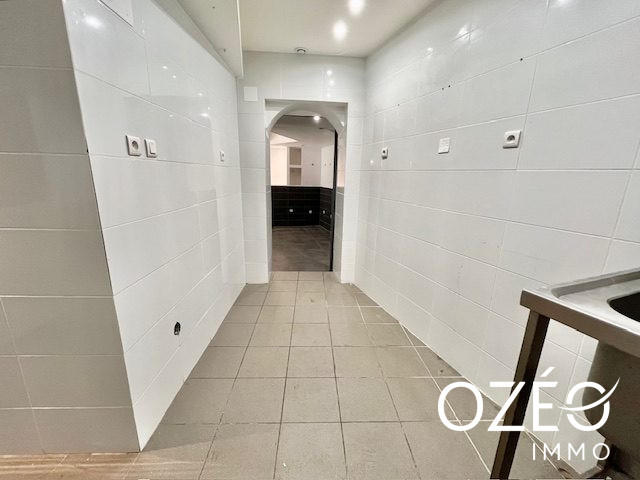 Local commercial - 49 m² - 2 pièces