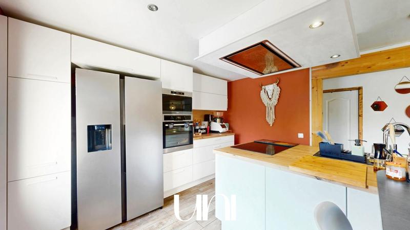 Maison - 137 m² - 6 pièces