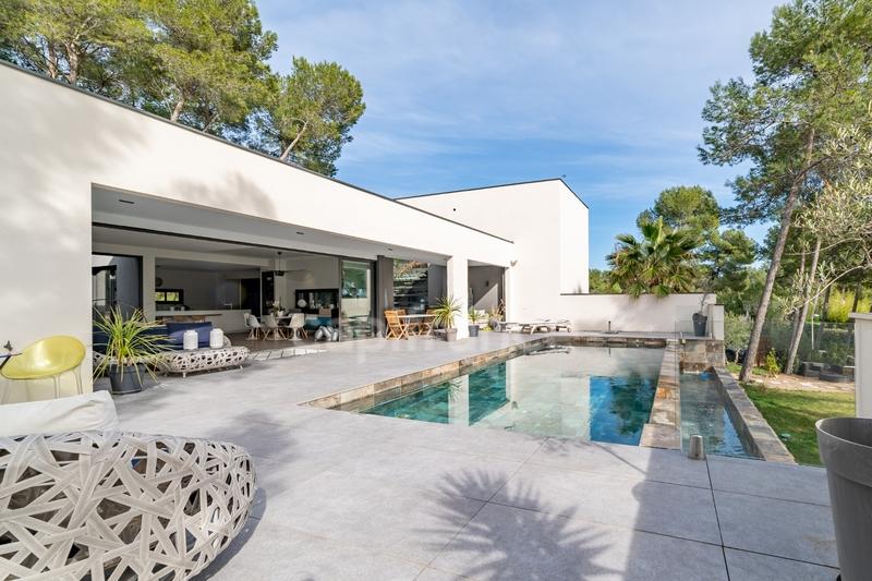 Maison - 400 m² - 12 pièces