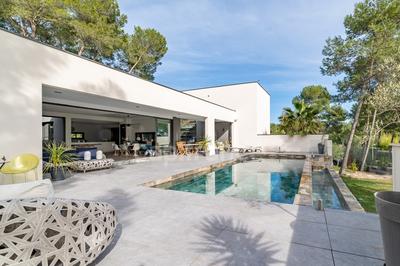 Maison - 400 m² - 12 pièces