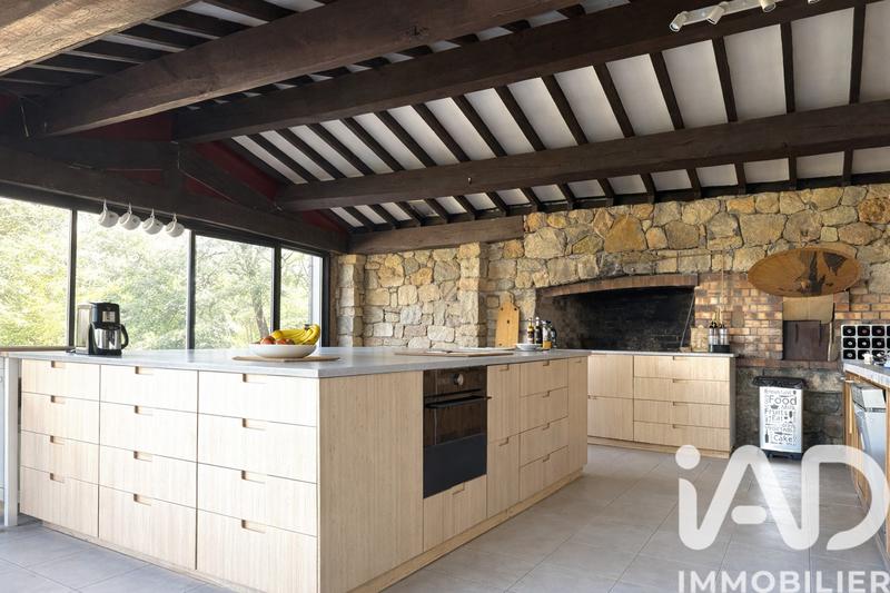 Maison - 300 m² - 8 pièces