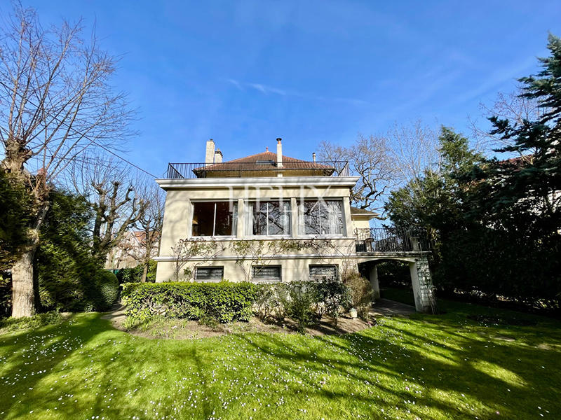 Maison - 200 m² - 7 pièces