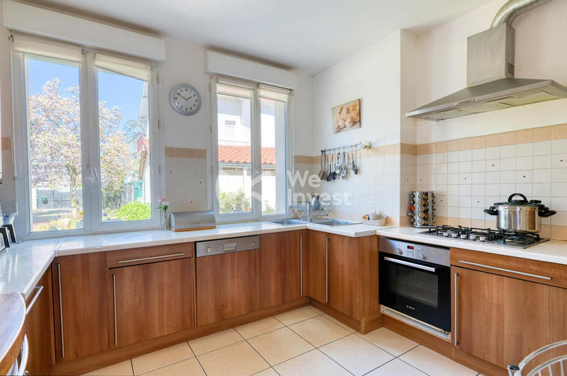 Maison - 203 m² - 7 pièces