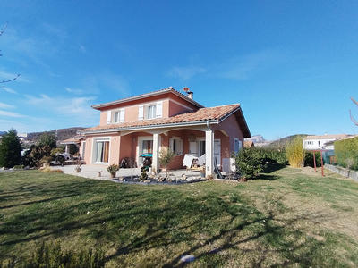 Maison - 137 m² - 6 pièces