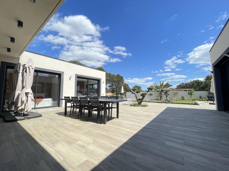 Villa - 260 m² - 8 pièces