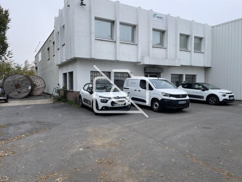 Entrepôt - 1 280 m²