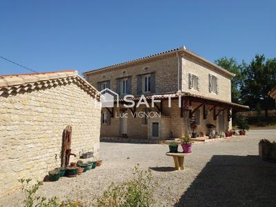 Maison - 267 m² - 11 pièces
