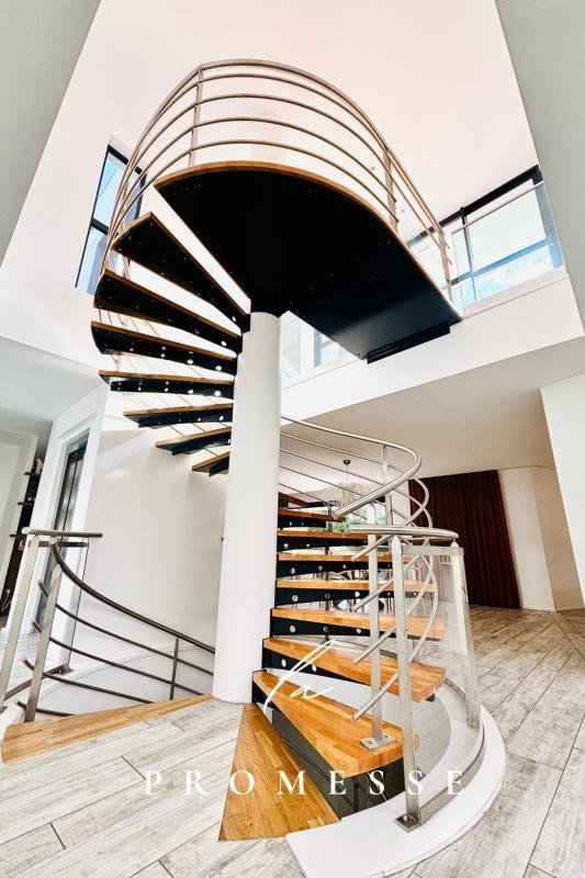 Villa - 390 m² - 8 pièces