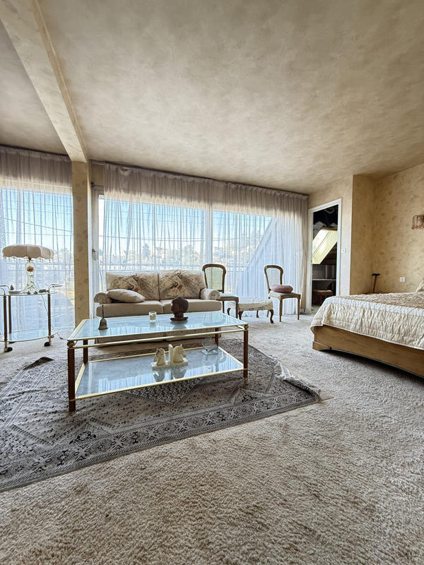 Maison - 216 m² - 6 pièces