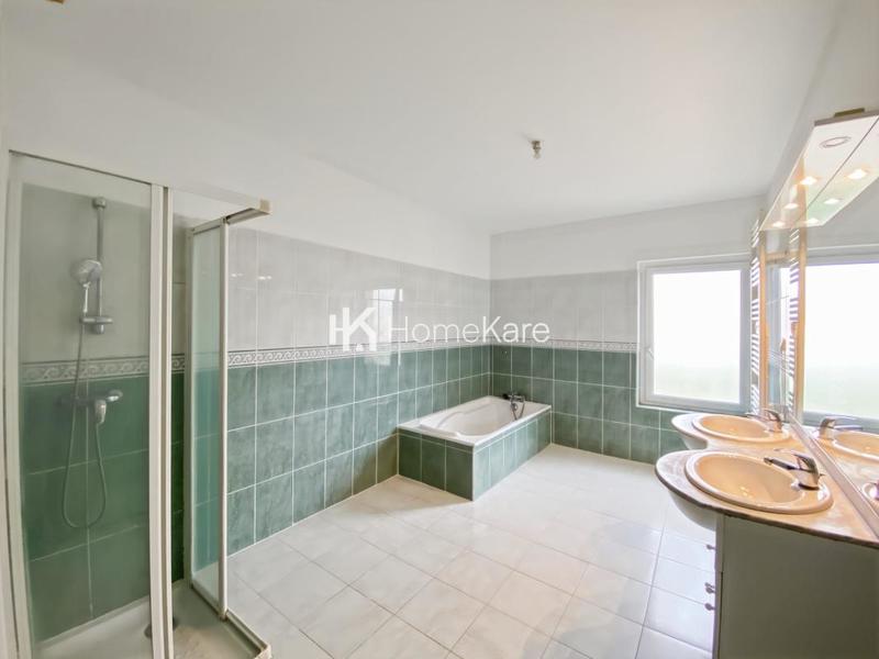 Maison - 1 200 m² - 4 pièces